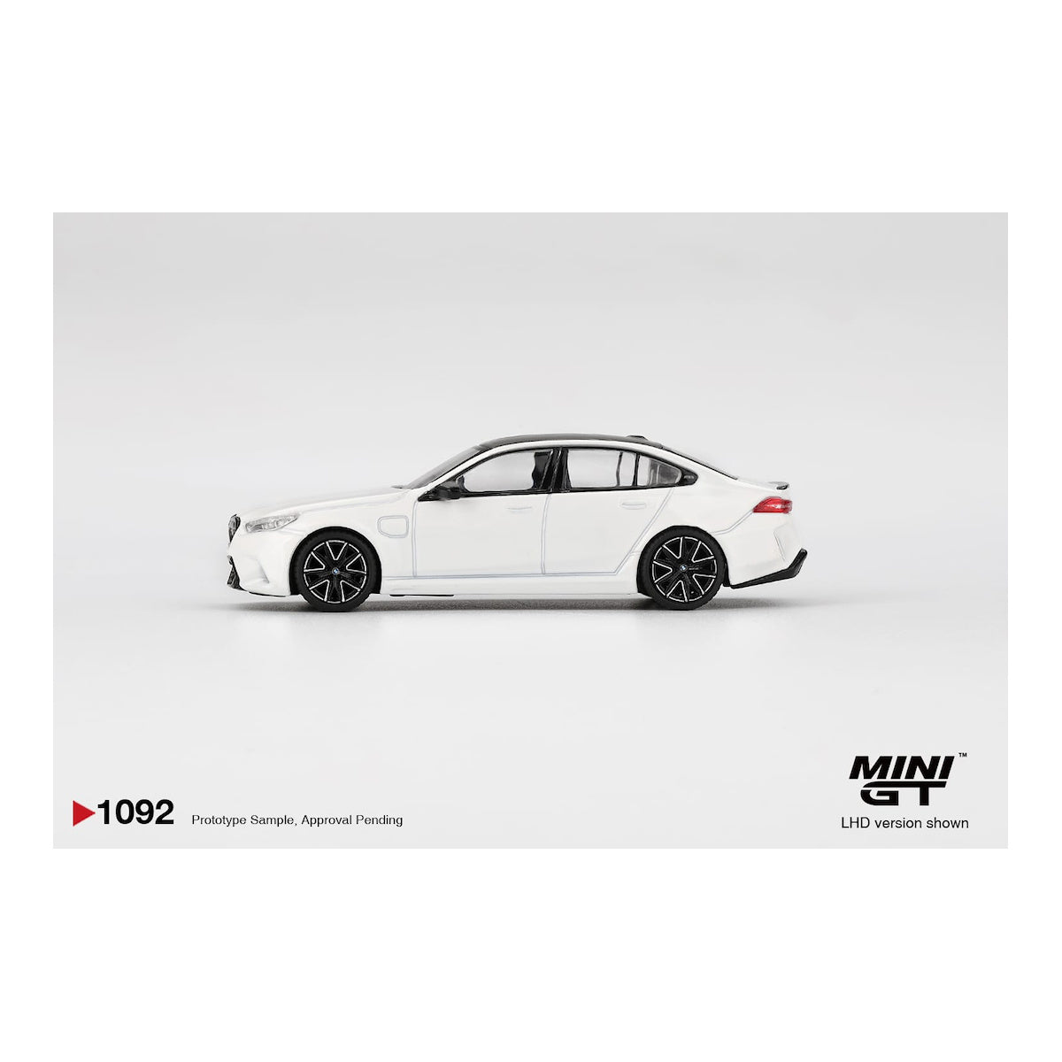 MINI GT 1:64 BMW M5 (G90) Alpine White MGT01092