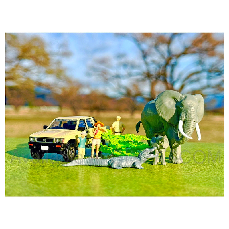 Kaiyodo × Tomica Limited Vintage GeoColle64 #Car Snap 29a Safari 2 (Toyota Hilux 4WD Pickup with Double Cab included)