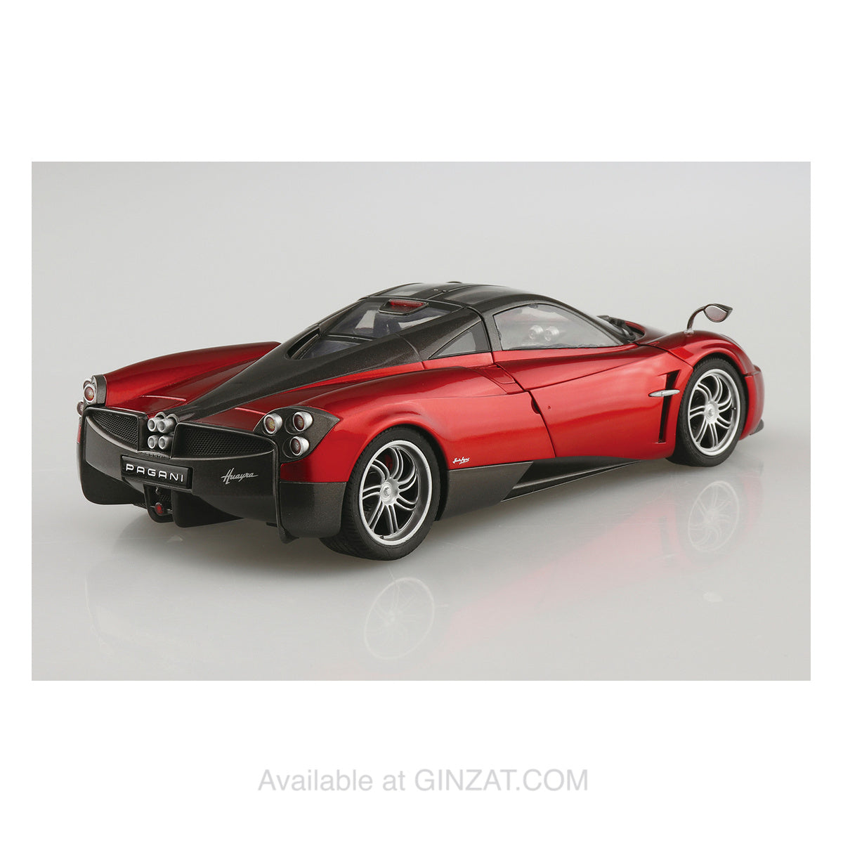 PAGANI HUAYRA ‘12, Aoshima 1/24 Plastic Model Kit