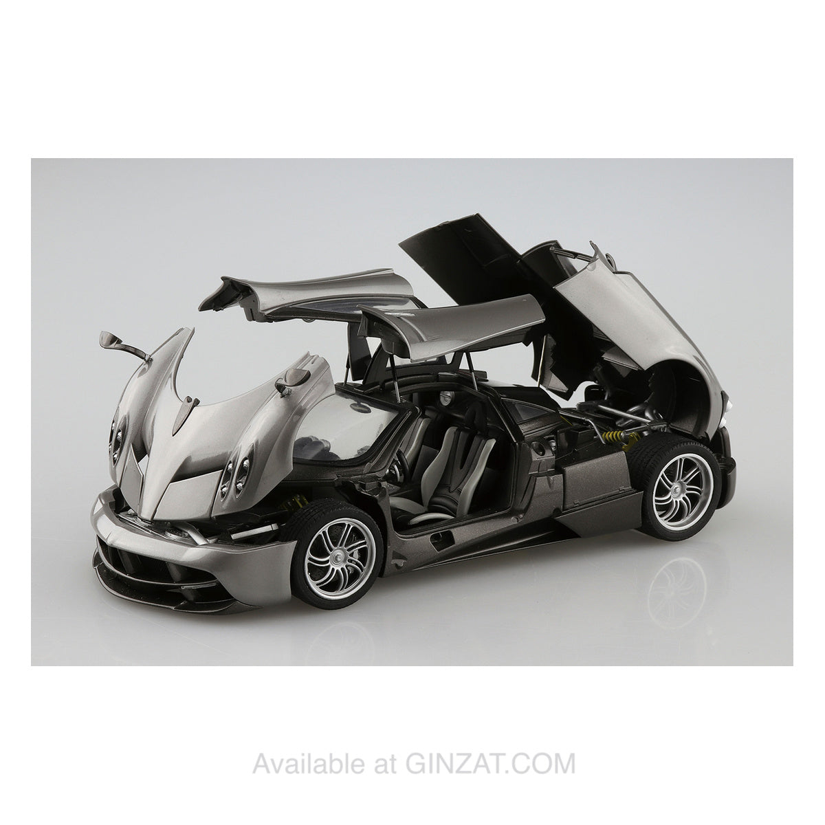 PAGANI HUAYRA ‘12, Aoshima 1/24 Plastic Model Kit